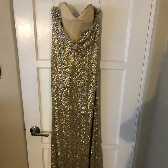 La Femme gold sequin dress - Picture 3 of 8